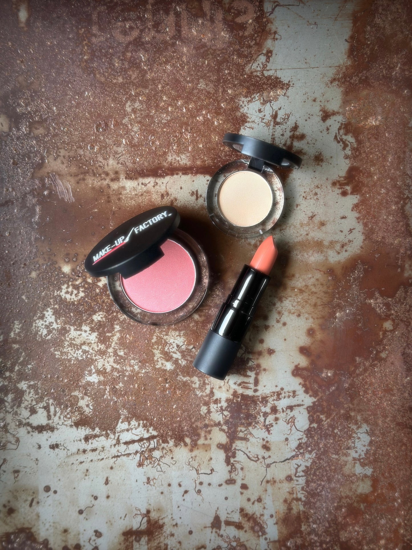 ROSY NUDE MUSE